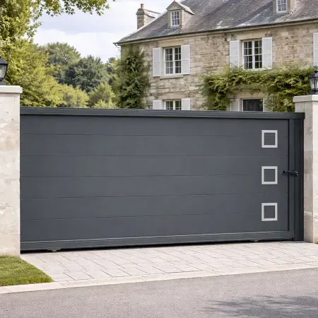 Réalisation portail Portail coulissant plein, design épuré